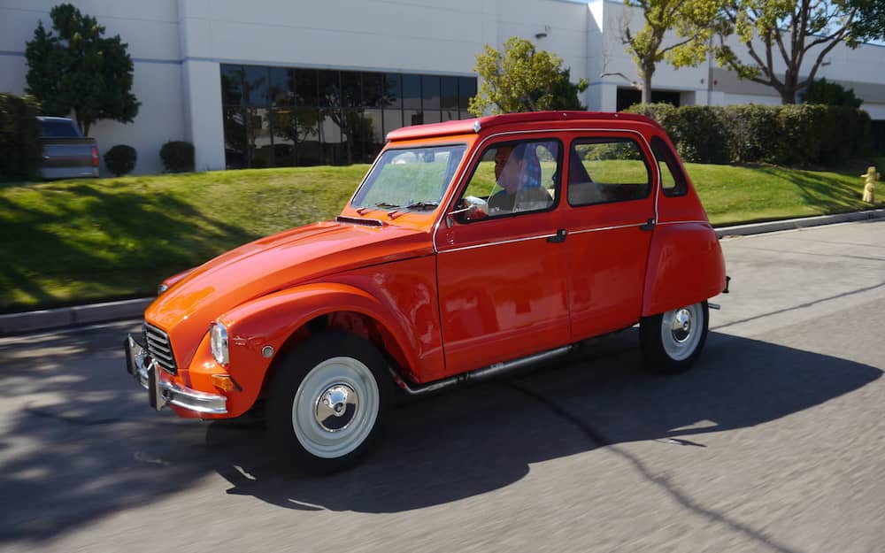 Auto Citroen Dyane rouge