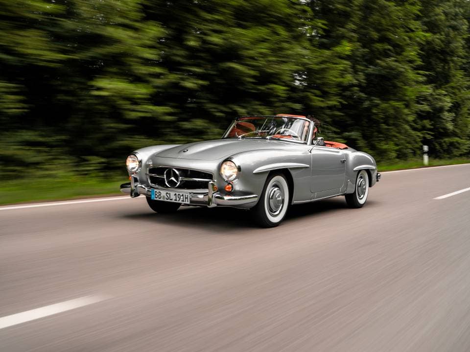 Mercedes Benz 190 sl roadster sur route