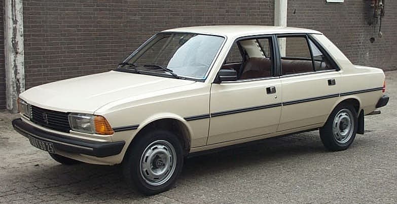 auto Peugeot 305 blanche