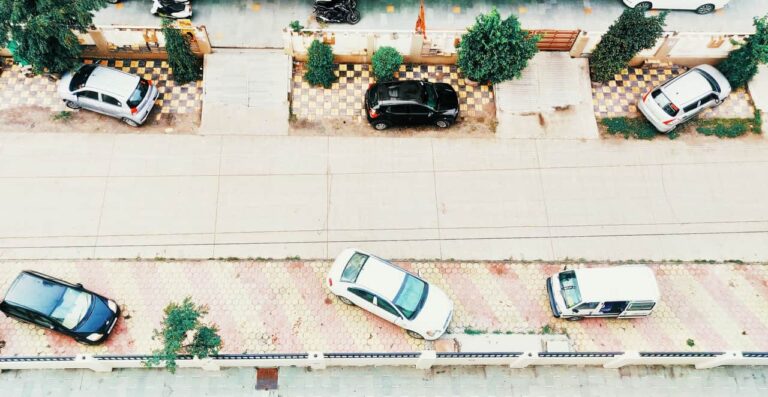 stationnement devant maison sans trottoir